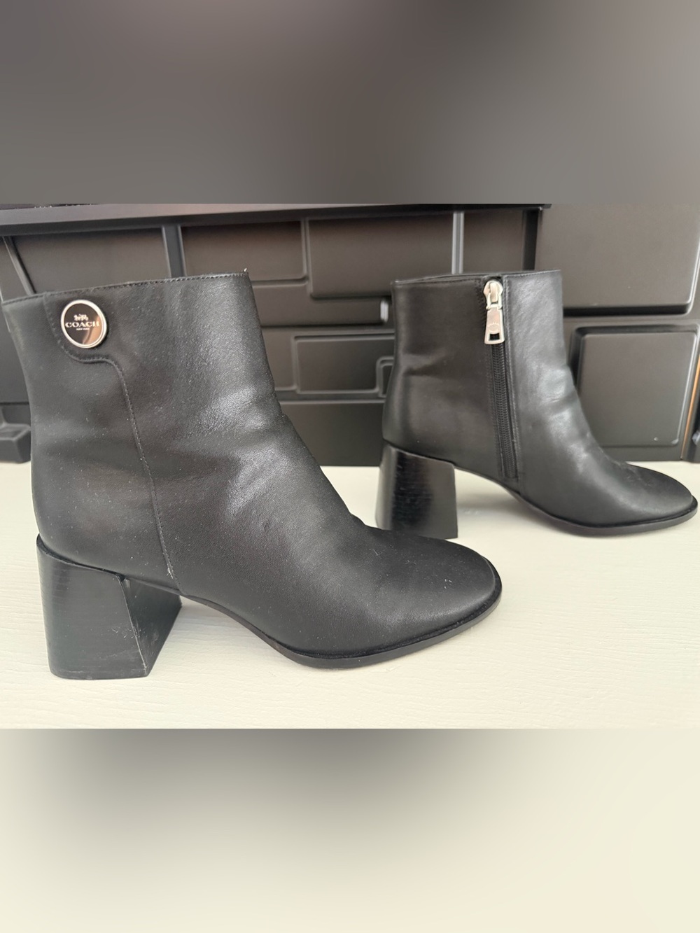 Coach Black Leather Women's Ankle Boots - Elegant Zip Heel Size 7.5